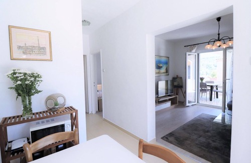 Businci House | Holiday House in Okrug Gornji with Spacious Pool