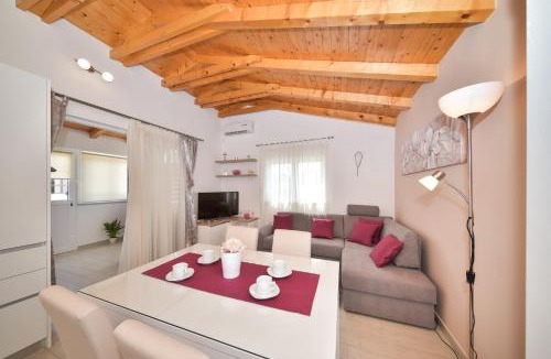 Posedarje Apartment | Holiday House IRENA 1