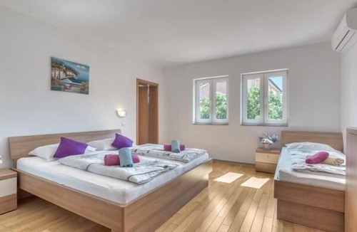 Liznjan House | Holiday house Jadreski for 1 - 18 persons with 6 bedrooms - Holiday house