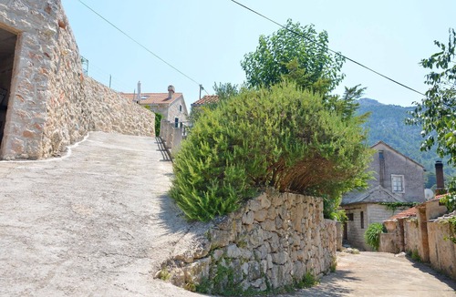 Vrisnik House | Holiday house Jelsa for 1 - 7 persons with 3 bedrooms - Twin house