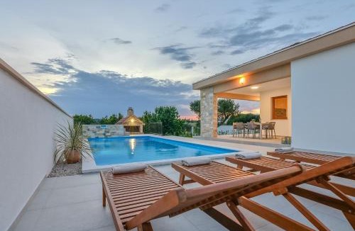 Sveti Filip i Jakov Villa | Holiday House Jure with Private Pool