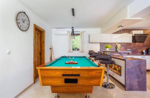 Kras House | Holiday house Kras for 1 - 7 persons with 3 bedrooms - Holiday house