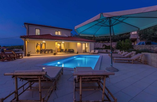 Nenadici Villa | Holiday house LUNA with pool