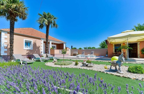 Benkovac Ski Chalet | Holiday House Meri with pool in a peaceful area