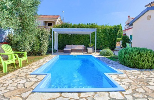 Linardici House | Holiday house NIKA with pool and jacuzzi