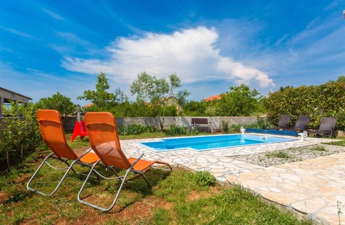 Linardici Villa | Holiday House Nika with Pool and Garden