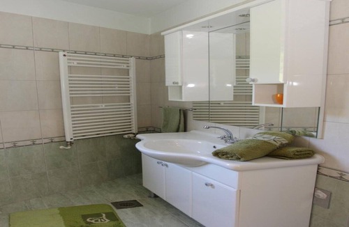 Nerezise House | Holiday House Pine Tree - Three Bedroom Holiday Home with Pool