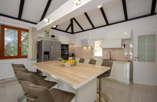 Pokrovnik House | Holiday house Pokrovnik for 1 - 8 persons with 3 bedrooms - Holiday house