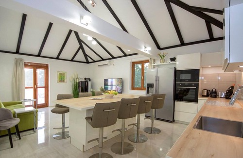 Pokrovnik House | Holiday house Pokrovnik for 1 - 8 persons with 3 bedrooms - Holiday home