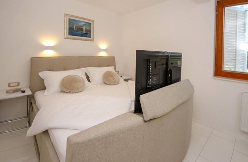 Pokrovnik House | Holiday house Pokrovnik for 1 - 8 persons with 3 bedrooms - Holiday home