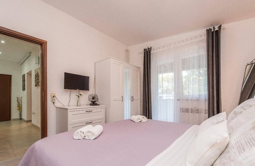 Posedarje House | Holiday house Posedarje for 1 - 5 persons with 3 bedrooms - Holiday house