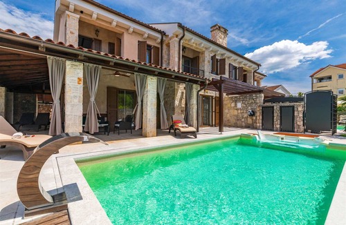 Porat Villa | Holiday house SEASCAPE I with heated pool and spacious garden