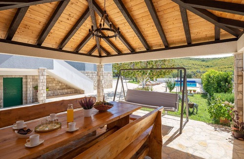 Cvrljevo House | Holiday house Unesic for 1 - 8 persons with 3 bedrooms - Holiday home