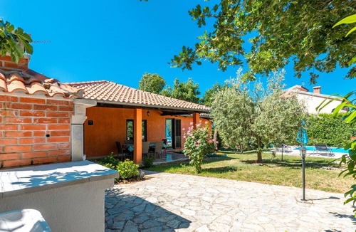 Sveti Lovrec Apartment | Holiday house with pool and spacious garden for up to 8 persons