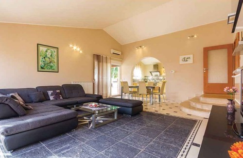 Sisan House | Holiday house with air conditioning