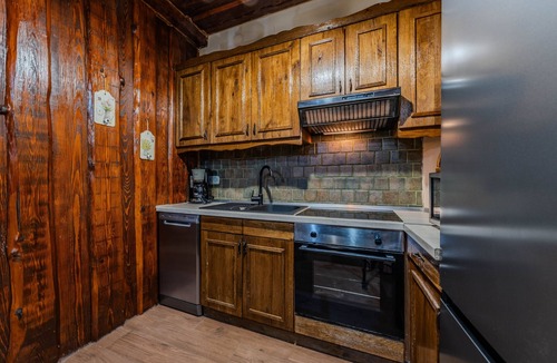 Sukosan Ski Chalet | Holiday house Zara with jacuzzi and close to the sea