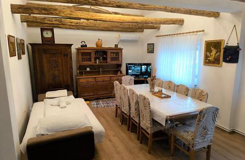 Kutina Apartment | Holiday House Zoki - Peaceful Stay with Private Parking