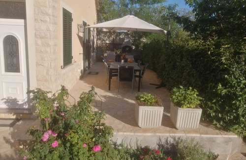 Gornji Zemunik House | Home in Serene Village-Vineyards Views-Central To All Attractions-Highway