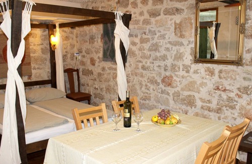 Betina Apartment | Homerez - 60m from the beach! Studio for 4 people. with terrace in Betina