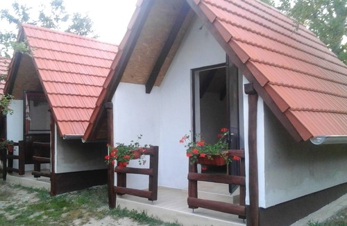 Kutina House | Homerez - Beautiful bungalow with garden and terrace