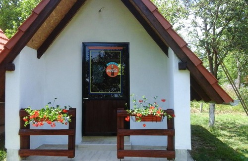 Kutina House | Homerez - Beautiful bungalow with garden and terrace