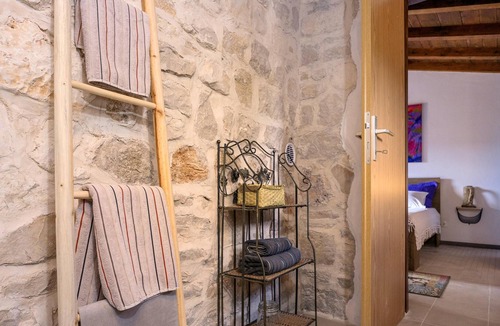 Cove Basina (Jelsa) House | Homerez - Beautiful house 1 km away from the beach for 6 ppl. with swimming-pool