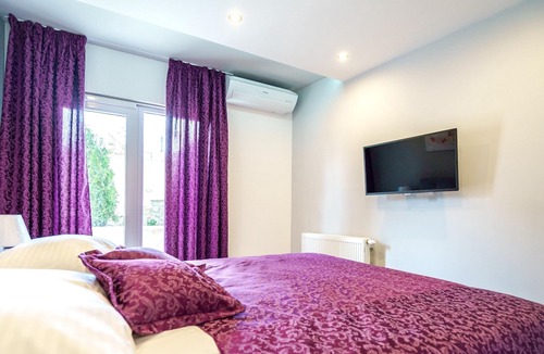 Zagvozd Villa | Homerez - Big villa 15 km away from the beach with swimming-pool and jacuzzi