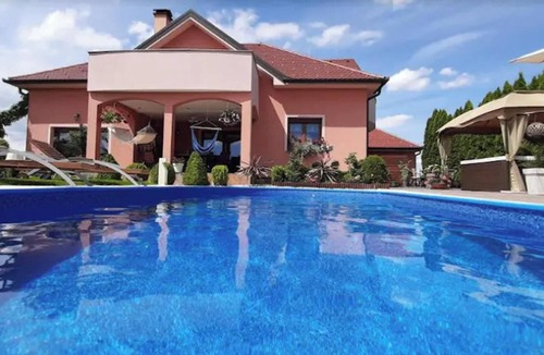Gornji Kneginec Villa | Homerez - Luxurious Villa in Turčin with Private Pool
