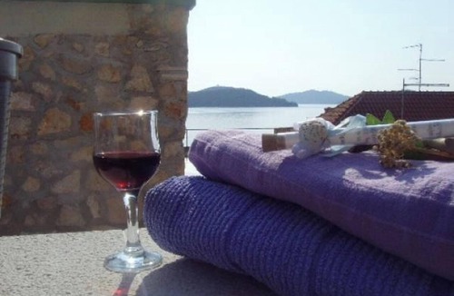 Betina Apartment | Homerez - Seaside Apartment with Views in Betina, 75 m²