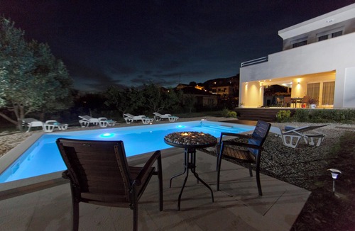 Solin Villa | Homerez - Spacious Villa in Solin, Private Pool