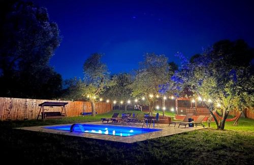 Recea House | Horace Guesthouse POOL & HOT TUB & BIKES & RIVER