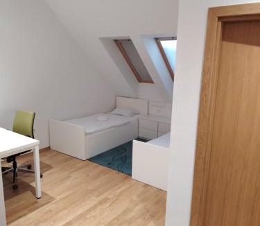 Slatina Hostel | Hostel i Restoran SEQUOIA