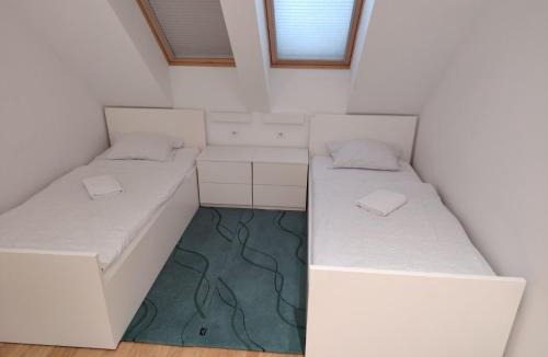 Slatina Hostel | Hostel i Restoran SEQUOIA