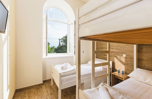 Lovran Hotel | Hostel Link