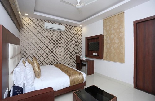 Mahipalpur Hotel | Hotel Arch - Beautiful Double Room Near Aerocity in New Delhi