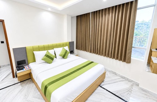 Puri Hotel | Hotel LB - near Sea Beach & Temple