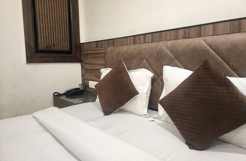 Paharganj Hotel | Hotel Merry Gold with AC, WiFi in New Delhi