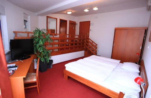 Klenovnik House | Hotel Orion - Triple Room with Terrace