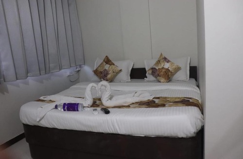 Vastrapur Hotel | Hotel Savera INN