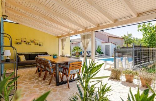 Susica House | House Crassula