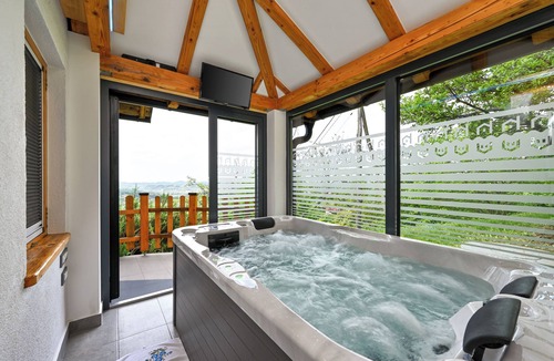 Radoboj House | House for couples and families with jacuzzi, sauna, barbecue, and nature views