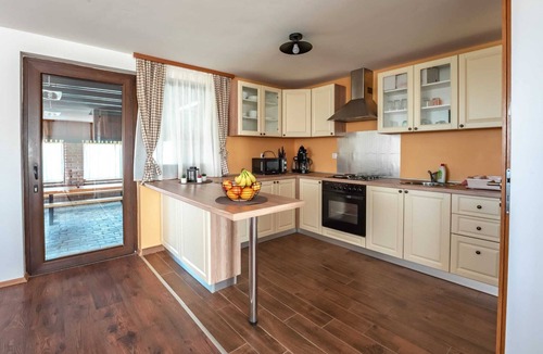 Bjelovar House | House in Kupinovac with wellness, sauna, jacuzzi, pool, and social space