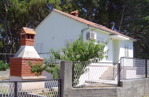 Muline House | House in Ugljan with Terrace, Garden and Barbecue
