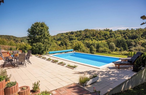 Pisarovina House | House in Vukomerički Hills with outdoor jacuzzi, pool, and space for gatherings
