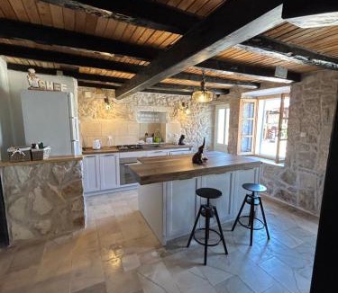 Loviste Apartment | House Lanterna with indoor jacuzzi