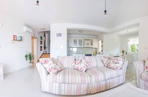 Kastel Stafilic Villa | House Longo located near center of Trogir , with private heating swimming pool