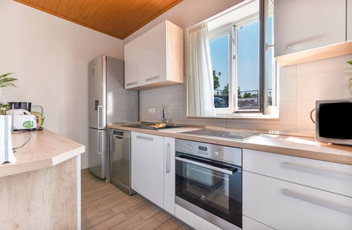 Donje Sitno House | House Marinka (47301-K1) - Zrnovnica (Split)