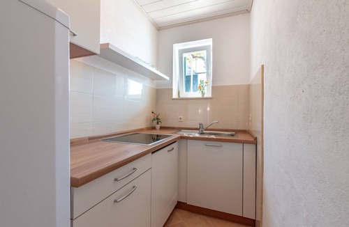 Donje Sitno House | House Marinka (47301-K1) - Zrnovnica (Split)