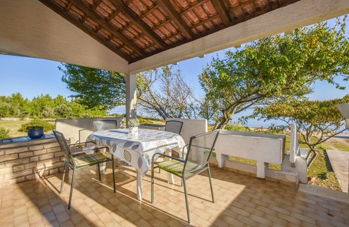 Banj House | House Marrie Lou (82951-K1) - Banj