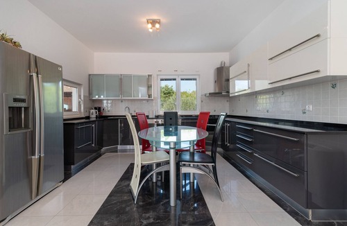 Marina House | House Mitlo with 5 bedrooms and private pool